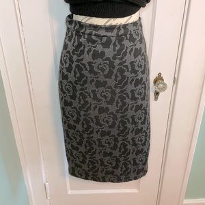 Metallic gray and black Banana Republic pencil skirt. SIze 8, NWT